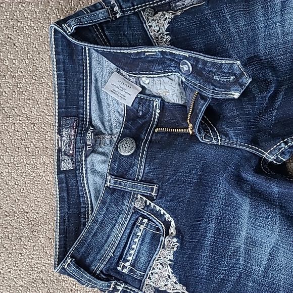 Silver Jeans - Picture 6 of 7